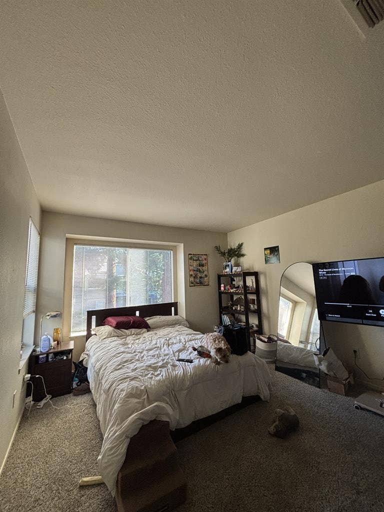 ROOM FOR RENT IN PLEASANT HILL