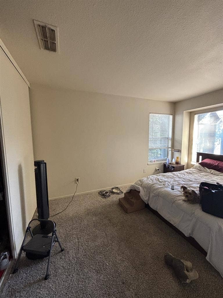 ROOM FOR RENT IN PLEASANT HILL