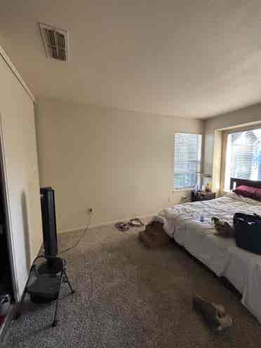 ROOM FOR RENT IN PLEASANT HILL