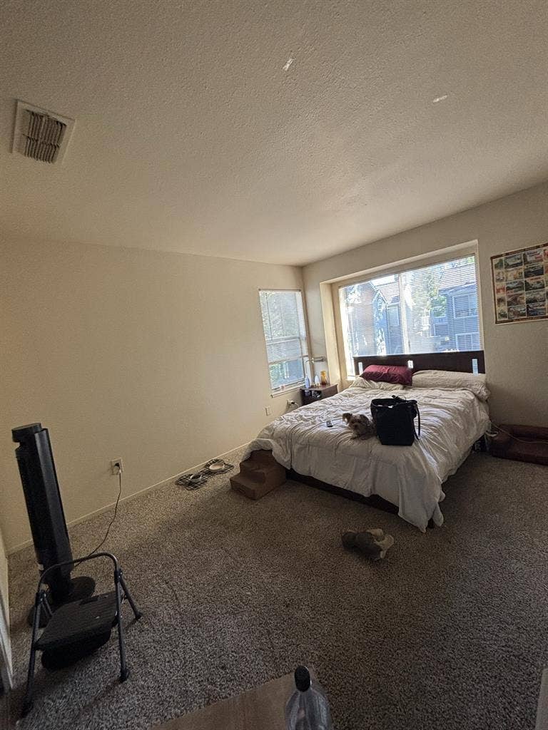ROOM FOR RENT IN PLEASANT HILL