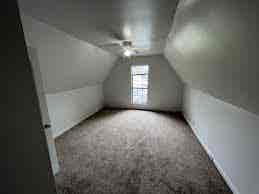 Looking for 2 roommates