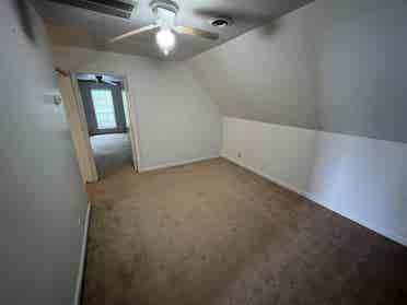 Looking for 2 roommates