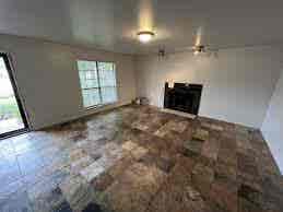 Looking for 2 roommates