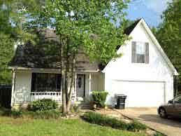 Looking for 2 roommates