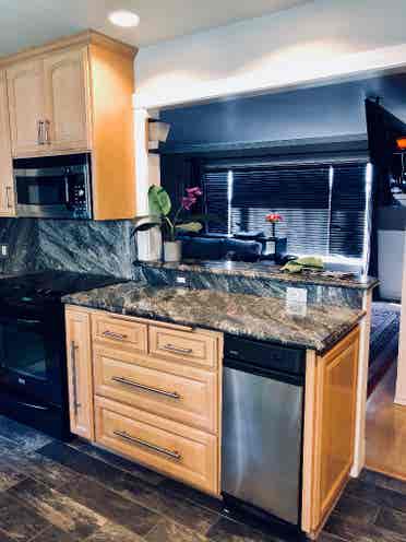 1 BEDROOM W/ 1 BATH UTILITIES INCLD