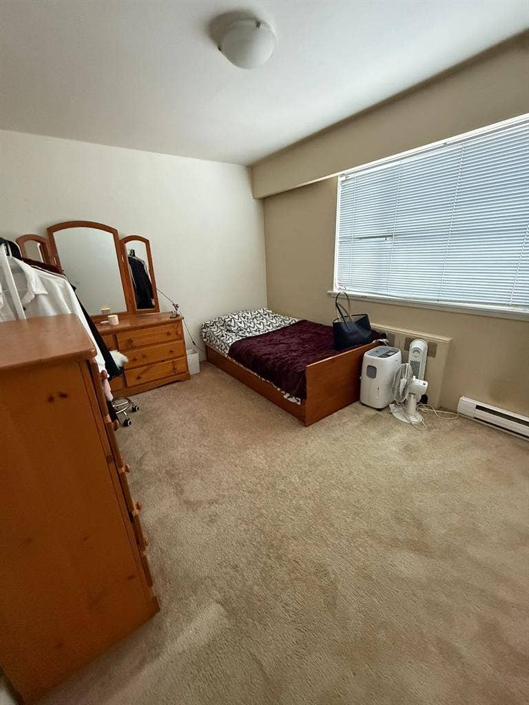 Room for rent in North Van.