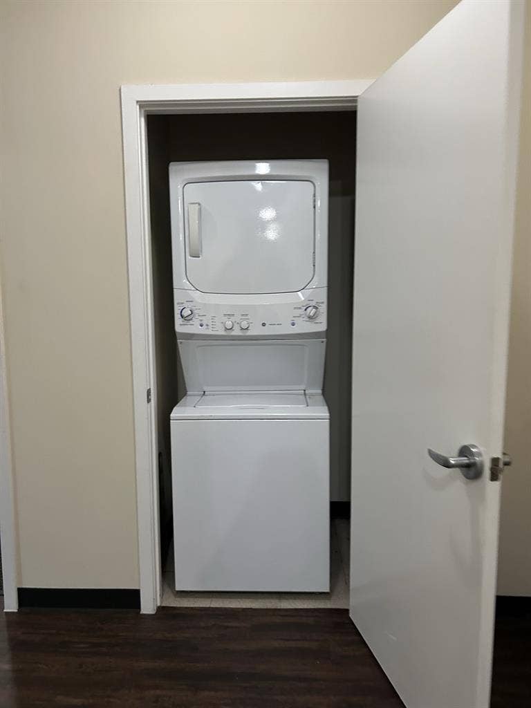 FEMALE ROOMMATE NEEDED
