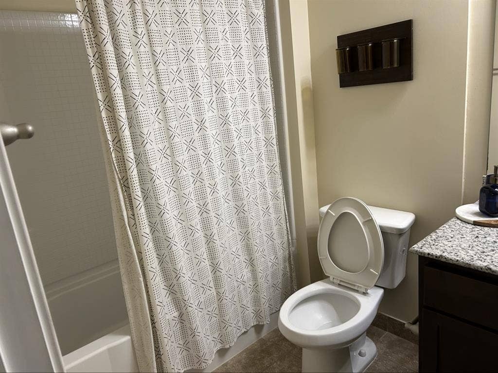 FEMALE ROOMMATE NEEDED