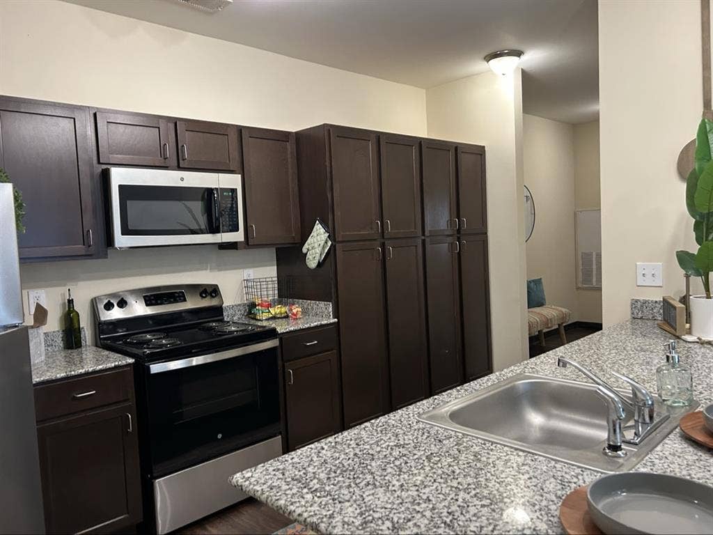 FEMALE ROOMMATE NEEDED