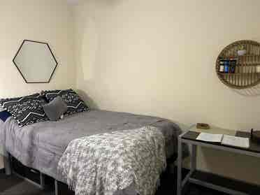 FEMALE ROOMMATE NEEDED