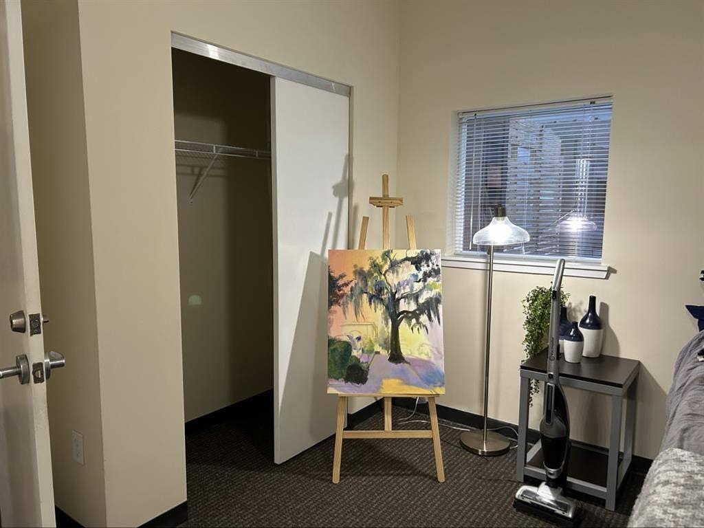 FEMALE ROOMMATE NEEDED