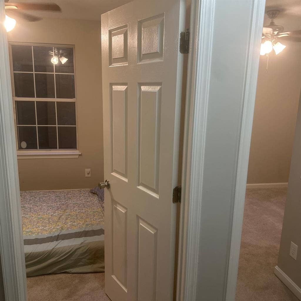 2bedrooms available shared bath