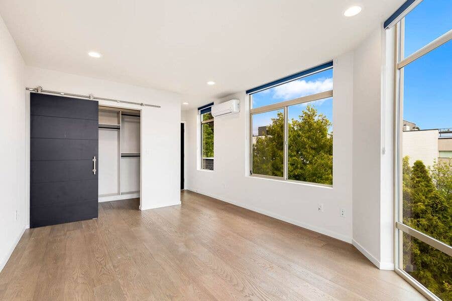 ISO Roommate for Ballard Townhouse!