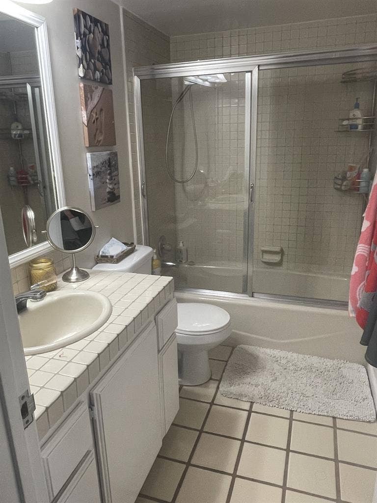 Large Room & Bath on Venice Beach