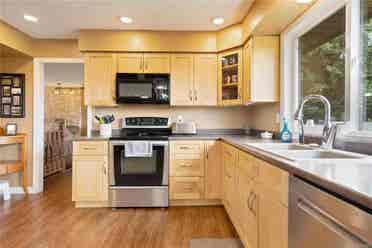 Room for rent in Colwood