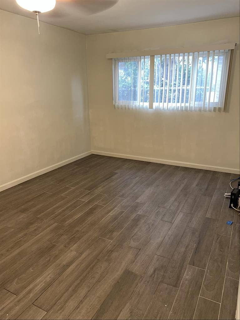 Room for rent in Long Beach