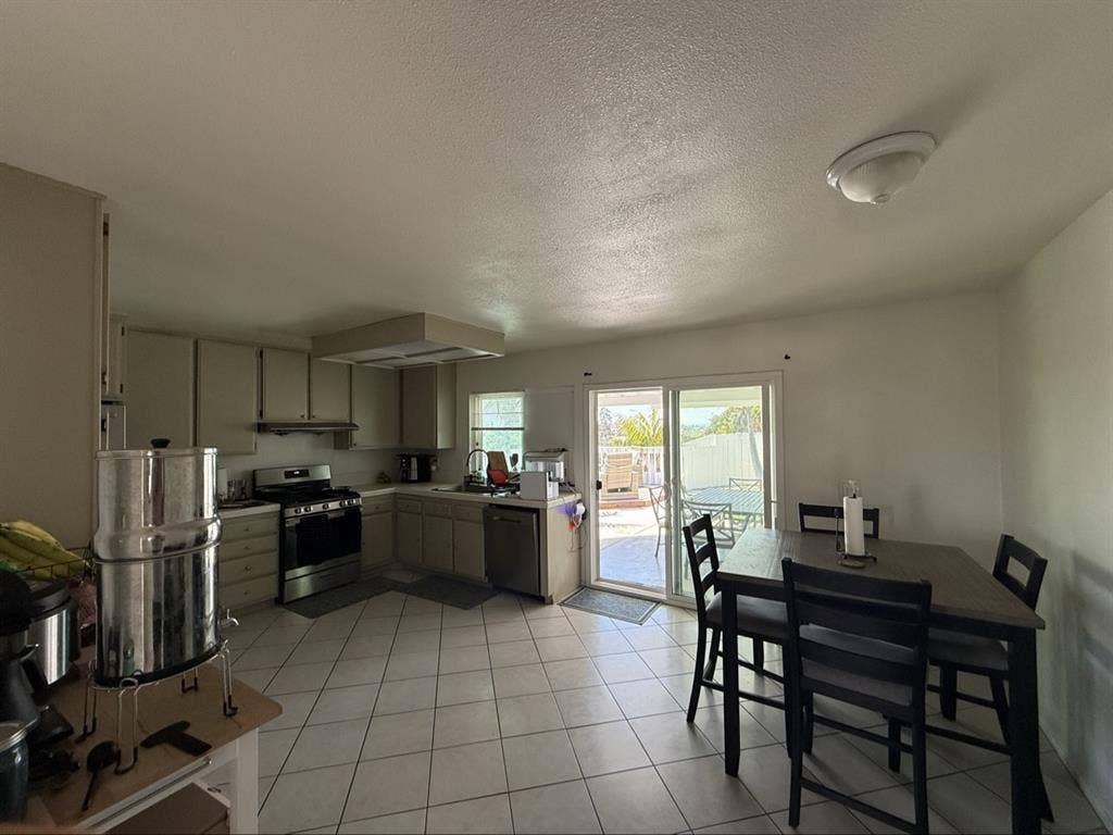 Looking for roommate in Mira Mesa