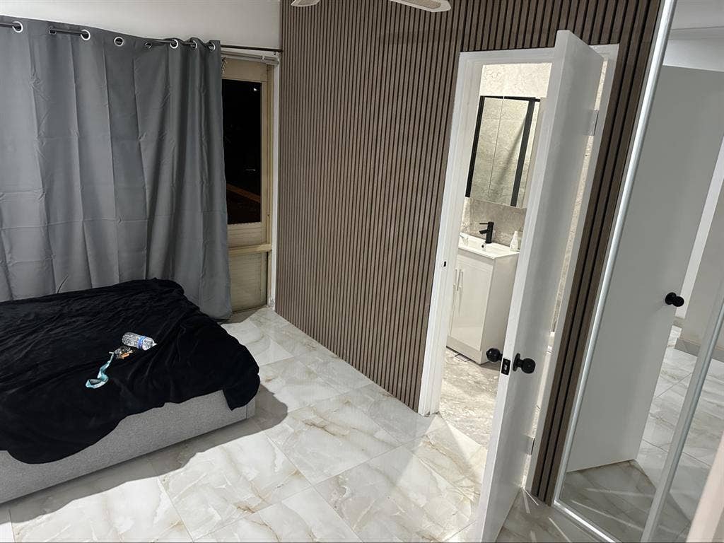 Ensuite room Clarkson