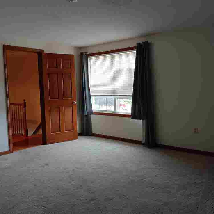Professional female roommate wanted