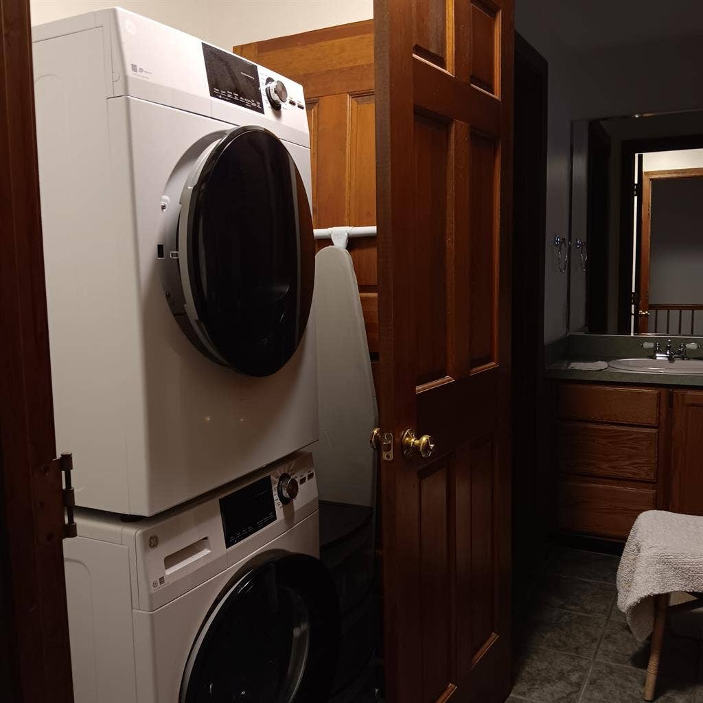 Professional female roommate wanted