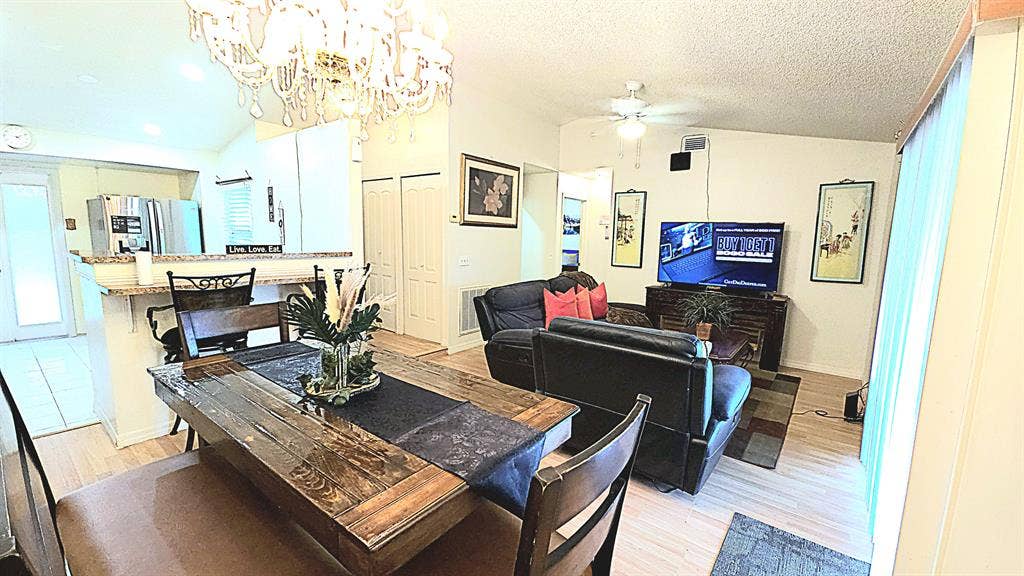 Furnished Quiet Cul-de-Sac Living