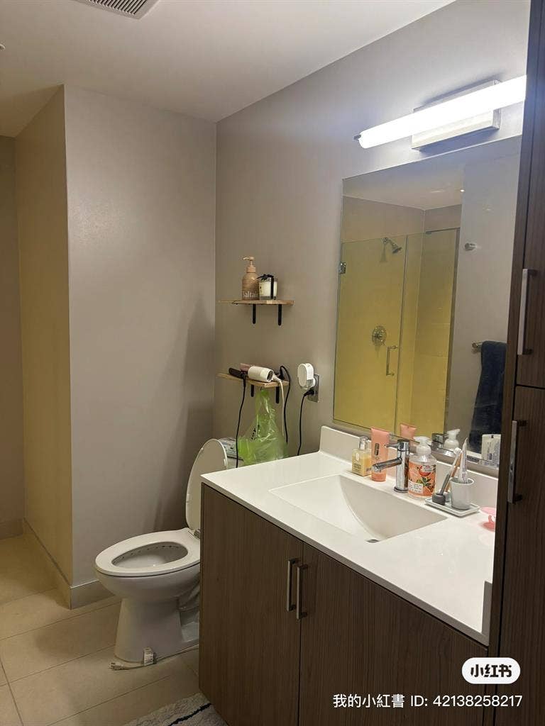 lease - master bedroom in a b