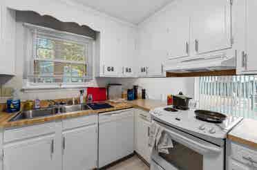 🌿 Cozy Room for Rent – Blue Heron