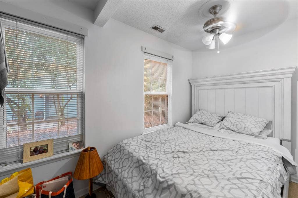 🌿 Cozy Room for Rent – Blue Heron