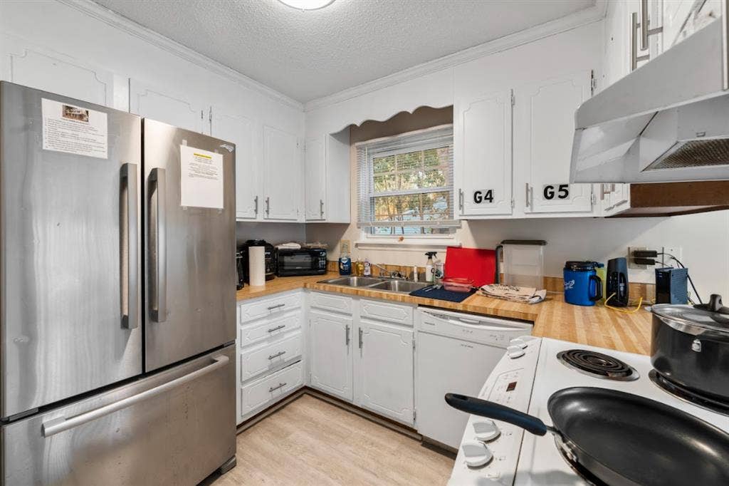 🌿 Cozy Room for Rent – Blue Heron
