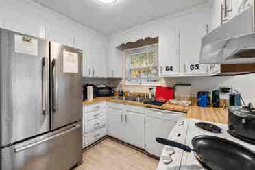 🌿 Cozy Room for Rent – Blue Heron