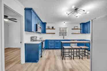 Charming Room for Rent - Foxwood Dr