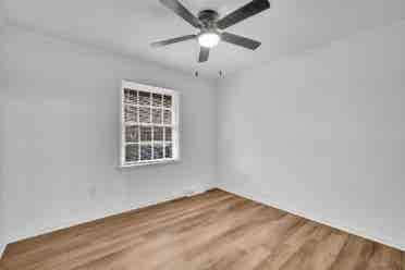 Charming Room for Rent - Foxwood Dr