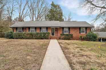 Charming Room for Rent - Foxwood Dr