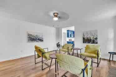 Charming Room for Rent - Foxwood Dr