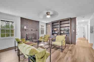 Charming Room for Rent - Foxwood Dr