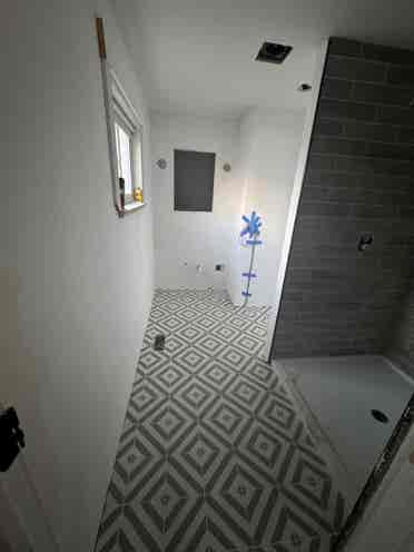 2 rooms available, newly remodeled