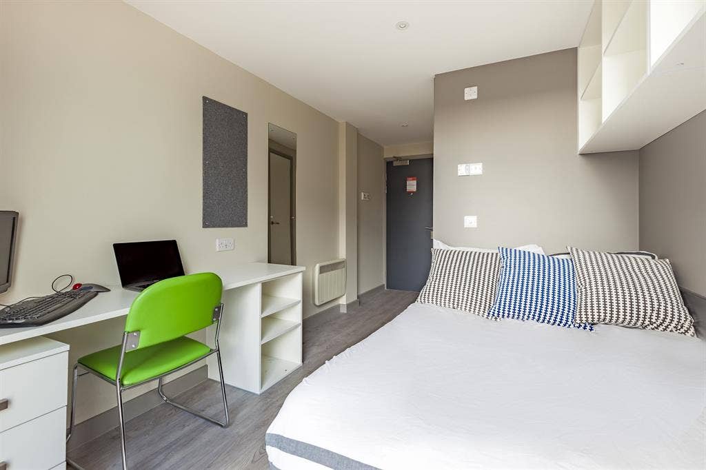 STUDENT ACCOMMODATION 1 MONTH