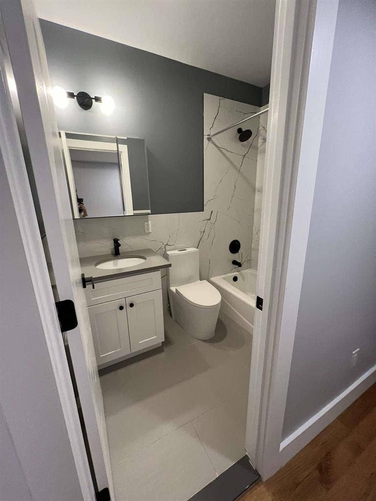 Furnished room with private bth