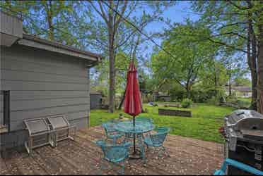 Looking for 2 roommates!