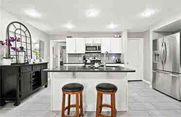 Looking for 2 roommates!