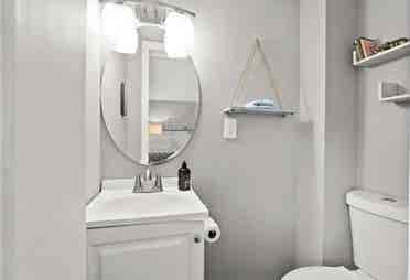 Looking for 2 roommates!