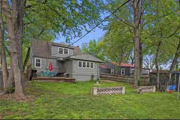 Looking for 2 roommates!