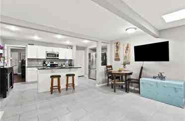 Looking for 2 roommates!