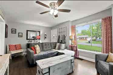 Looking for 2 roommates!