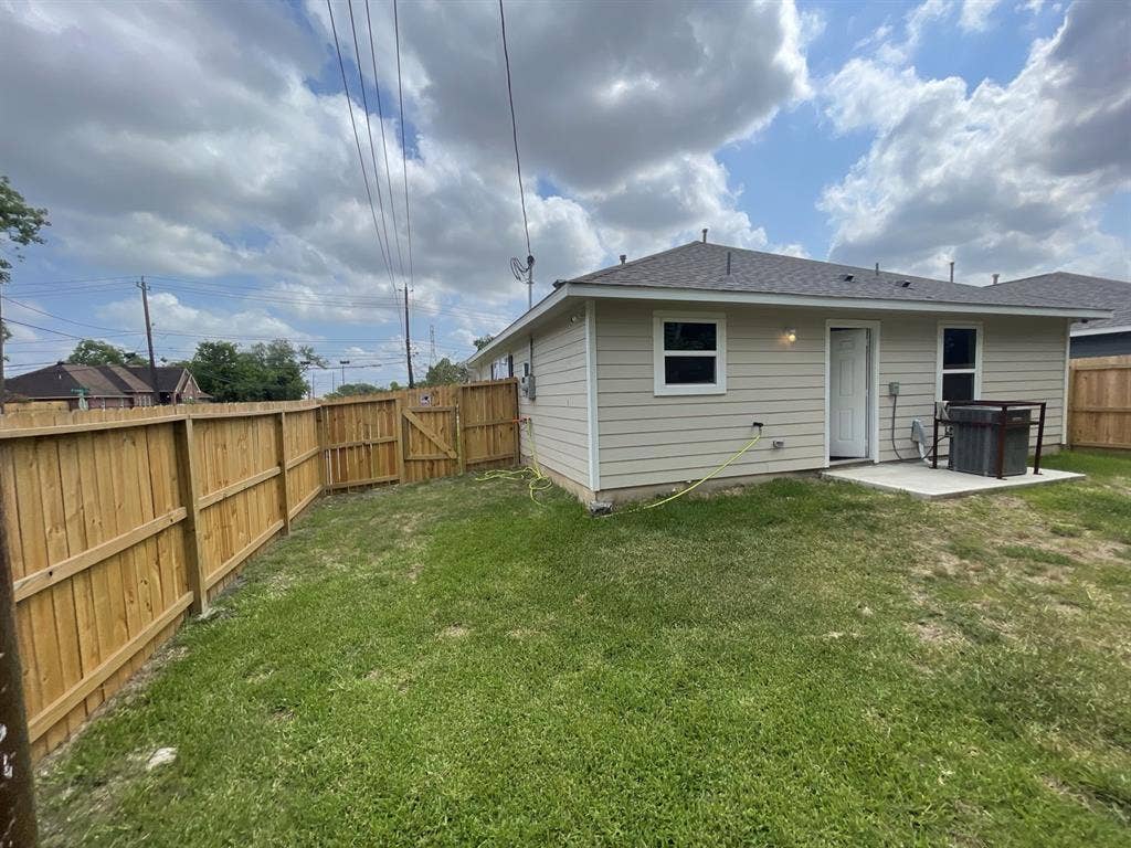 Furnished Room – Women Only