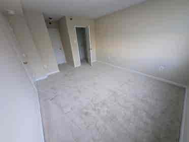 Parkstone Alexandria Roommate