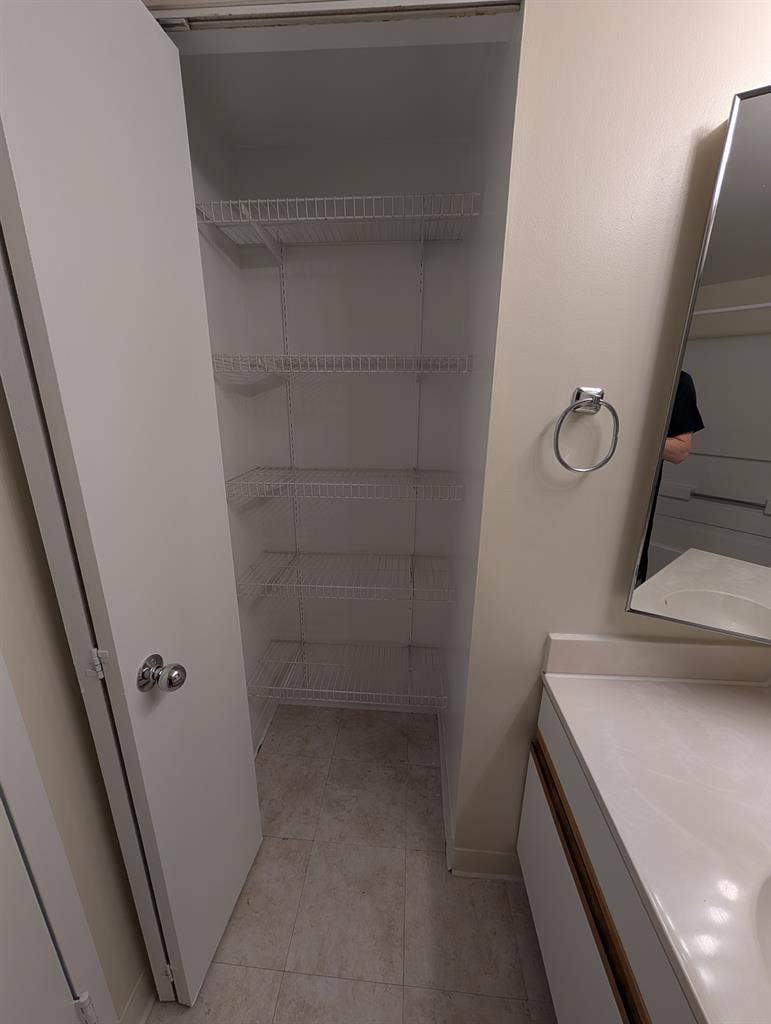 Parkstone Alexandria Roommate