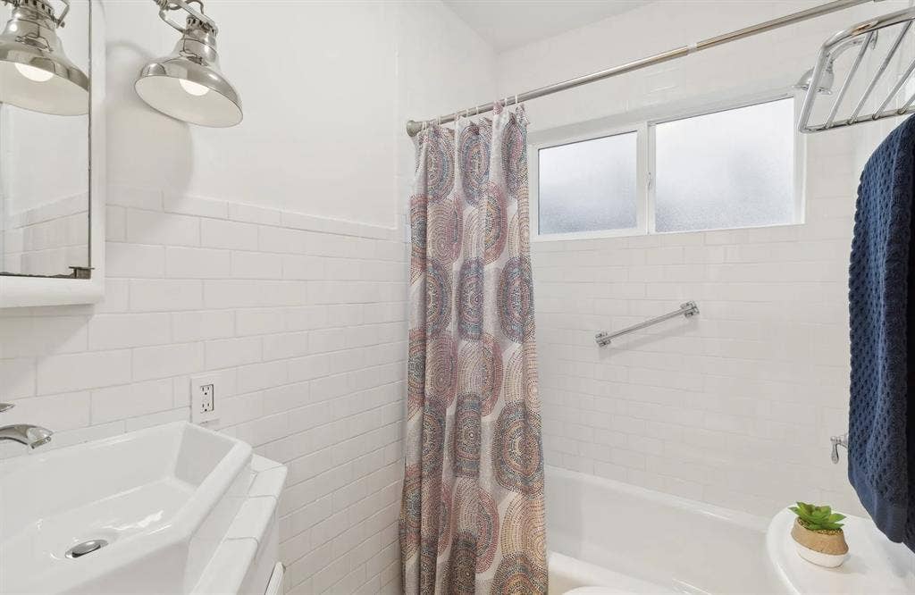 Bath House: Avail