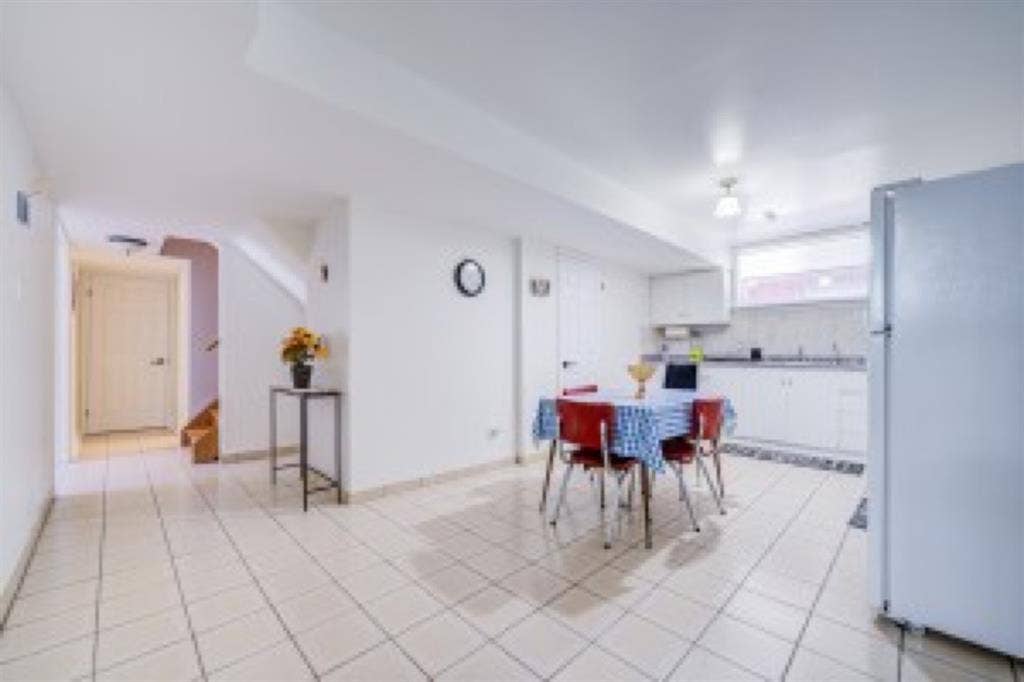 2 beds available for two females
