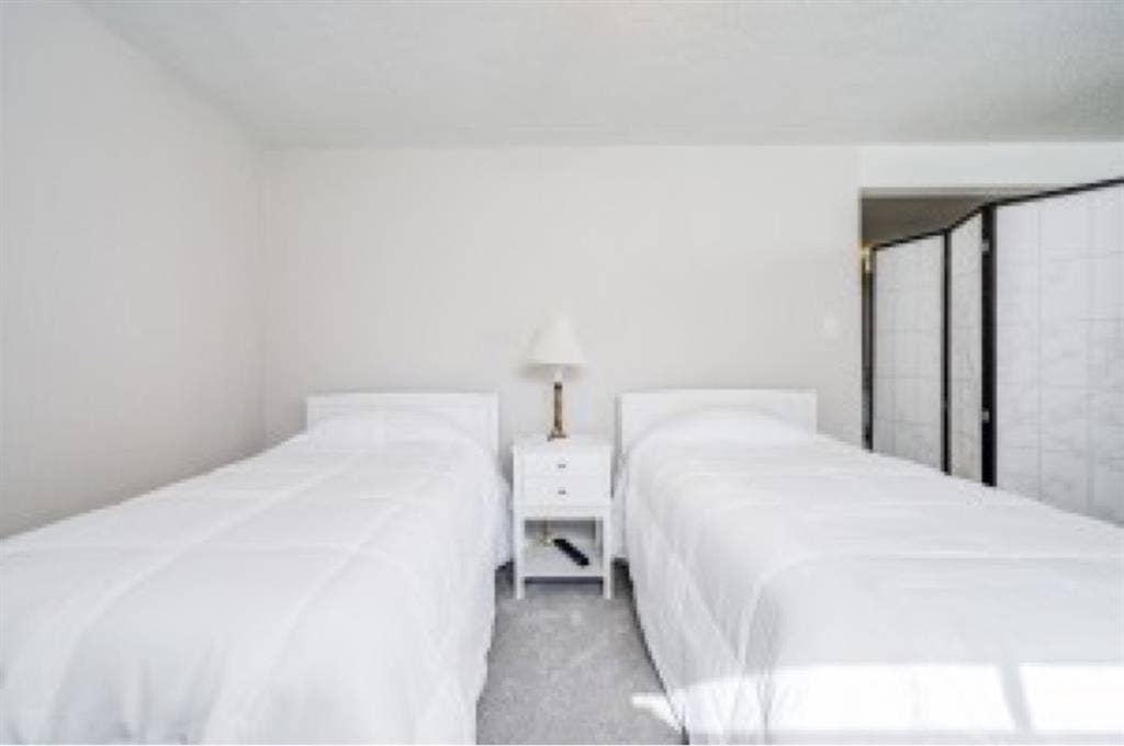1 bed available for sharing room
